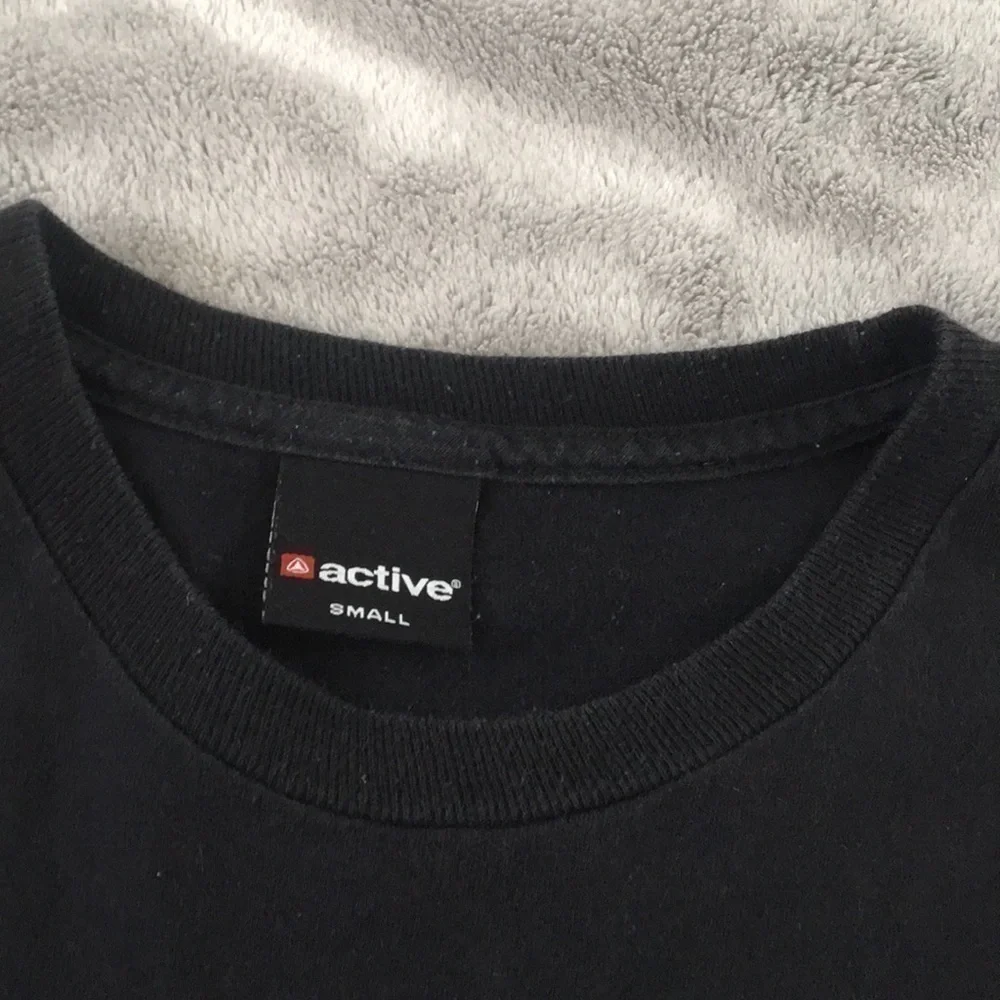 ❤️ACTIVE❤️ Graphic Tee size Small - Picture 3 of 5